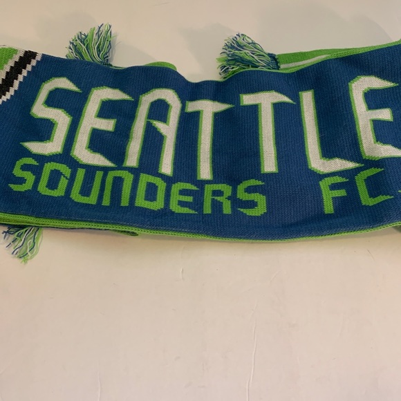 Seattle Sounders FC FanaticsBranded Core Scarf - Rave Green Sports scarf - Picture 12 of 13